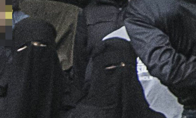 Supporterne tok på seg niqab for å lure seg unna nytt forbud: - Takk for smutthullet